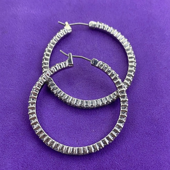 💛 Elegant Silver CZ Hoop Earrings - Picture 3 of 7